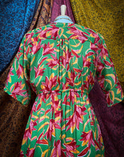 Cargar imagen en el visor de la galería, Vestido Jazmín Corto Verde Flor S-M