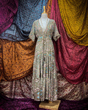 Cargar imagen en el visor de la galería, Vestido Jazmín Corto Green Pink S-M