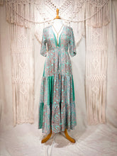 Cargar imagen en el visor de la galería, Vestido Jazmín Corto Green Gray (S-M)