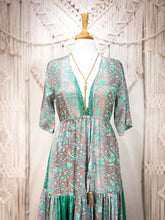 Cargar imagen en el visor de la galería, Vestido Jazmín Corto Green Gray (S-M)