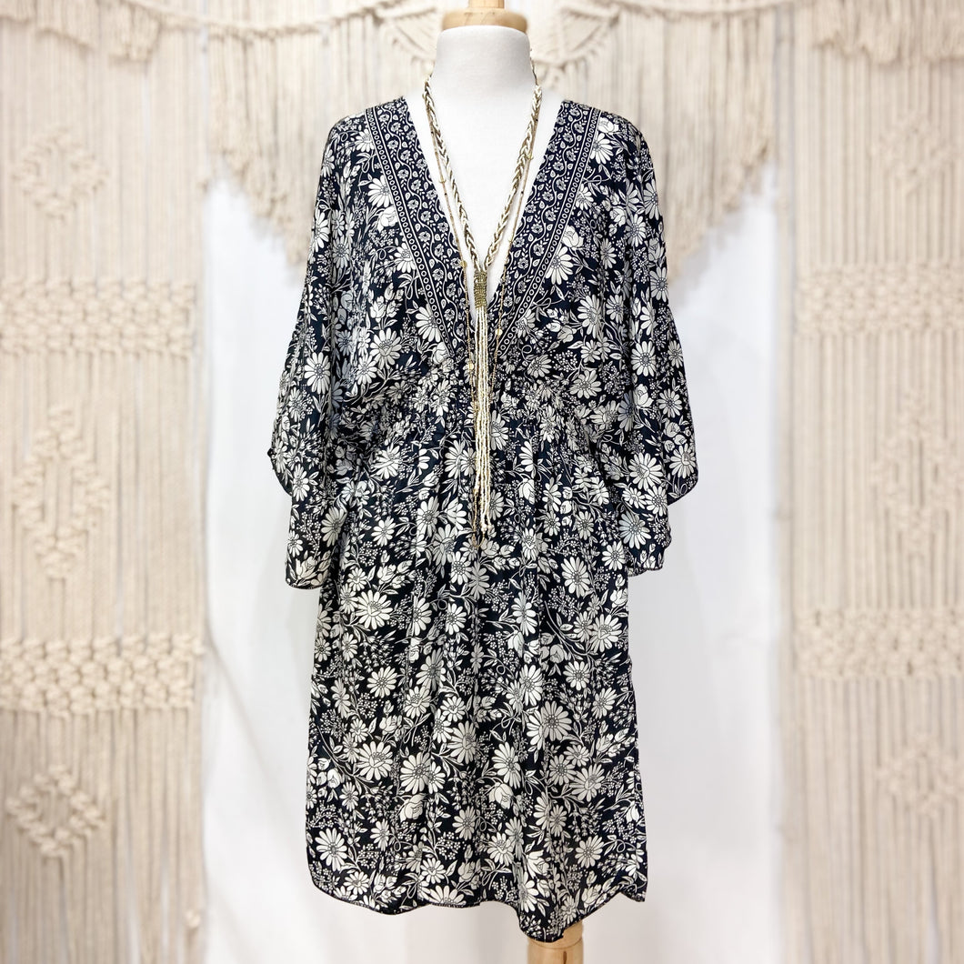 Vestido Anís Corto Negro Flor (M-L)