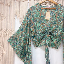 Cargar imagen en el visor de la galería, Top Kimono Verde Flor (estándar)
