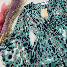 Cargar imagen en el visor de la galería, Blusa Gitana Animal Print Turquesa (S-M)
