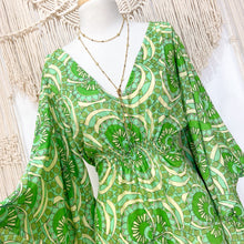 Cargar imagen en el visor de la galería, Vestido Soul Verde Lima (estándar)
