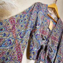 Cargar imagen en el visor de la galería, Top Kimono Azul Etnico
