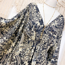 Cargar imagen en el visor de la galería, Vestido Soul Negro Flor (estándar)
