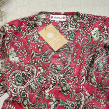 Cargar imagen en el visor de la galería, Blusa Luz Flor Coral

