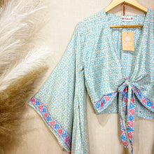 Cargar imagen en el visor de la galería, Top Kimono Celeste
