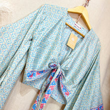 Cargar imagen en el visor de la galería, Top Kimono Celeste
