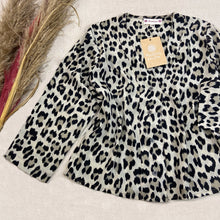 Cargar imagen en el visor de la galería, Blusa Luz Animal Print
