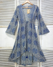 Cargar imagen en el visor de la galería, Kimono Kiara Azul
