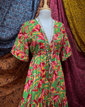 Cargar imagen en el visor de la galería, Vestido Jazmín Corto Verde Flor S-M
