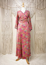 Cargar imagen en el visor de la galería, Vestido Pitta Flor Fucsia (M-L)
