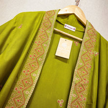 Cargar imagen en el visor de la galería, Kimono Reina Verde

