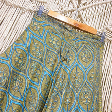 Cargar imagen en el visor de la galería, Pollera Boho Oliva (M-L)
