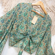 Cargar imagen en el visor de la galería, Top Kimono Verde Flor (estándar)
