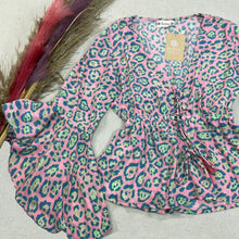 Cargar imagen en el visor de la galería, Blusa Gitana Animal Pink (S-M)
