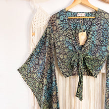 Cargar imagen en el visor de la galería, Top Kimono Black Flower (estándar)
