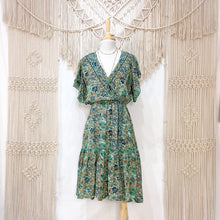 Cargar imagen en el visor de la galería, Vestido Midi Verde Flor, S-M
