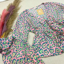 Cargar imagen en el visor de la galería, Blusa Gitana Animal Pink (S-M)
