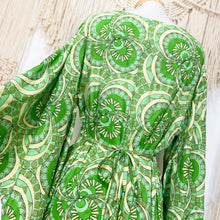 Cargar imagen en el visor de la galería, Vestido Soul Verde Lima (estándar)
