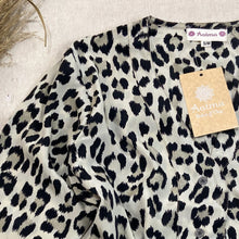 Cargar imagen en el visor de la galería, Blusa Luz Animal Print
