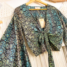 Cargar imagen en el visor de la galería, Top Kimono Black Flower (estándar)

