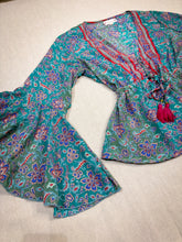 Cargar imagen en el visor de la galería, Blusa Gitana Verde Mar (S-M)
