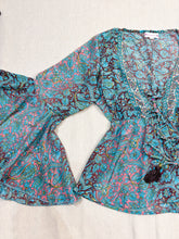 Cargar imagen en el visor de la galería, Blusa Gitana Calipso Rosa (M-L)
