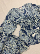 Cargar imagen en el visor de la galería, Blusa Gitana Azul (M-L)
