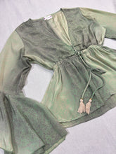 Cargar imagen en el visor de la galería, Blusa Gitana Oliva (S-M)
