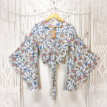 Cargar imagen en el visor de la galería, Top Kimono Flor Azulado (estándar)
