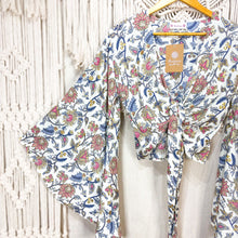 Cargar imagen en el visor de la galería, Top Kimono Flor Azulado (estándar)

