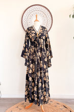 Cargar imagen en el visor de la galería, Kimono Tribu Flor Dorada
