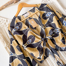 Cargar imagen en el visor de la galería, Top Kimono Gold Black
