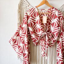 Cargar imagen en el visor de la galería, Top Kimono Red
