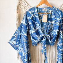 Cargar imagen en el visor de la galería, Top Kimono Tropical Blue
