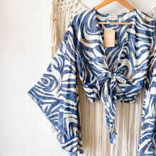 Cargar imagen en el visor de la galería, Top Kimono Ondas
