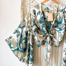 Cargar imagen en el visor de la galería, Top Kimono Rosas
