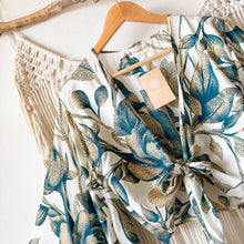 Cargar imagen en el visor de la galería, Top Kimono Rosas
