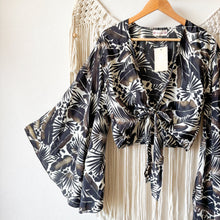 Cargar imagen en el visor de la galería, Top Kimono Hojas
