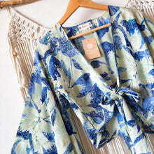 Cargar imagen en el visor de la galería, Top Kimono Green Blue
