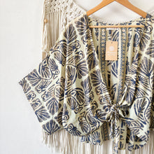 Cargar imagen en el visor de la galería, Top Mumbai Light Green
