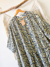 Cargar imagen en el visor de la galería, Kimono Amber Hojas
