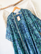 Cargar imagen en el visor de la galería, Kimono Amber Azul
