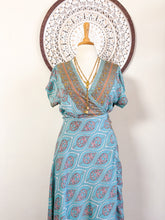 Cargar imagen en el visor de la galería, Vestido Tiana Cielo (S-M)

