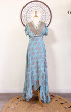 Cargar imagen en el visor de la galería, Vestido Tiana Cielo (S-M)
