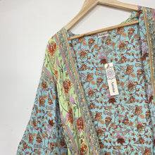 Cargar imagen en el visor de la galería, Kimono Luz Celeste (talla estándar)
