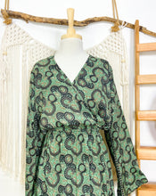 Cargar imagen en el visor de la galería, Vestido Imperio Verde (S-M)
