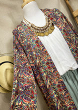 Cargar imagen en el visor de la galería, Kimono Beige Flores (S-L)
